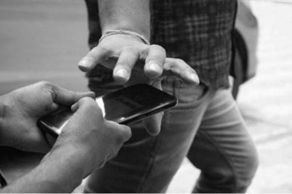 Silent Menace: Mararaba's Growing Phone Snatching Problem While Police Look On