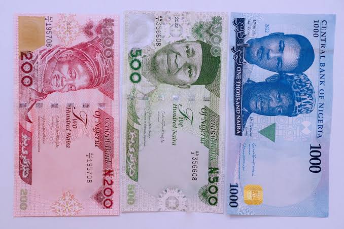 Cry For Help: Nigerian Banks Steal from Customers Unabatedly as Buhari, CBN Look On